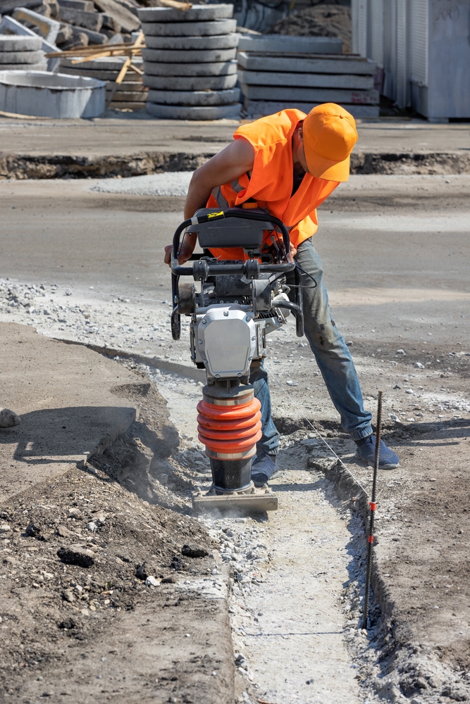 Worker compacting the concrete